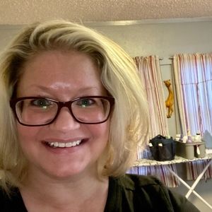 Meet your Posher, Alexis